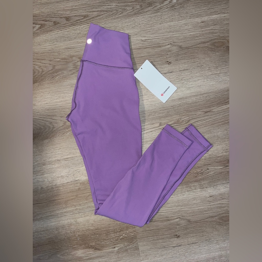 *SOLD* Lululemon Wunder Under High-Rise Tight 28" Luxtreme
Wisteria Purple NWT - Picture 5 of 11